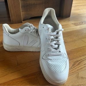 Veja V-10 Perforated Leather Low-Top Sneakers Unisex Women’s 9